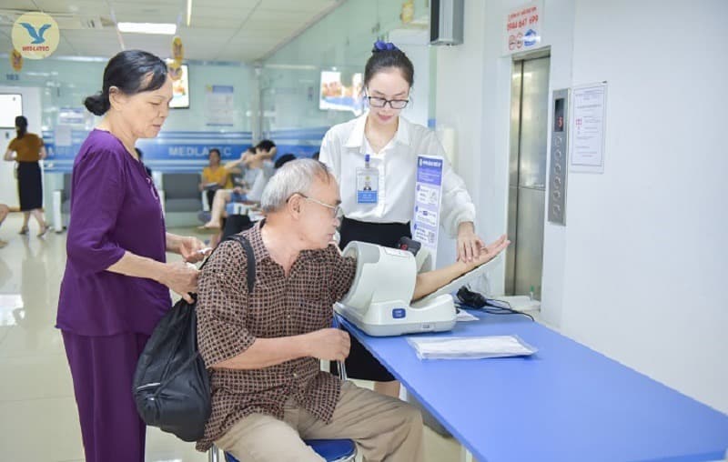 Người bận rộn, không thể đưa ba mẹ đi khám